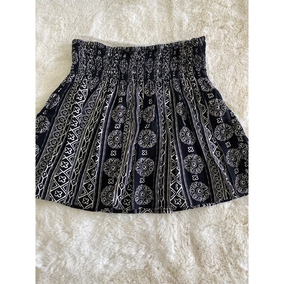 Boho Mini Skirt - Black White Patterned Smocked Waist Summer Casual - Picture 3 of 8
